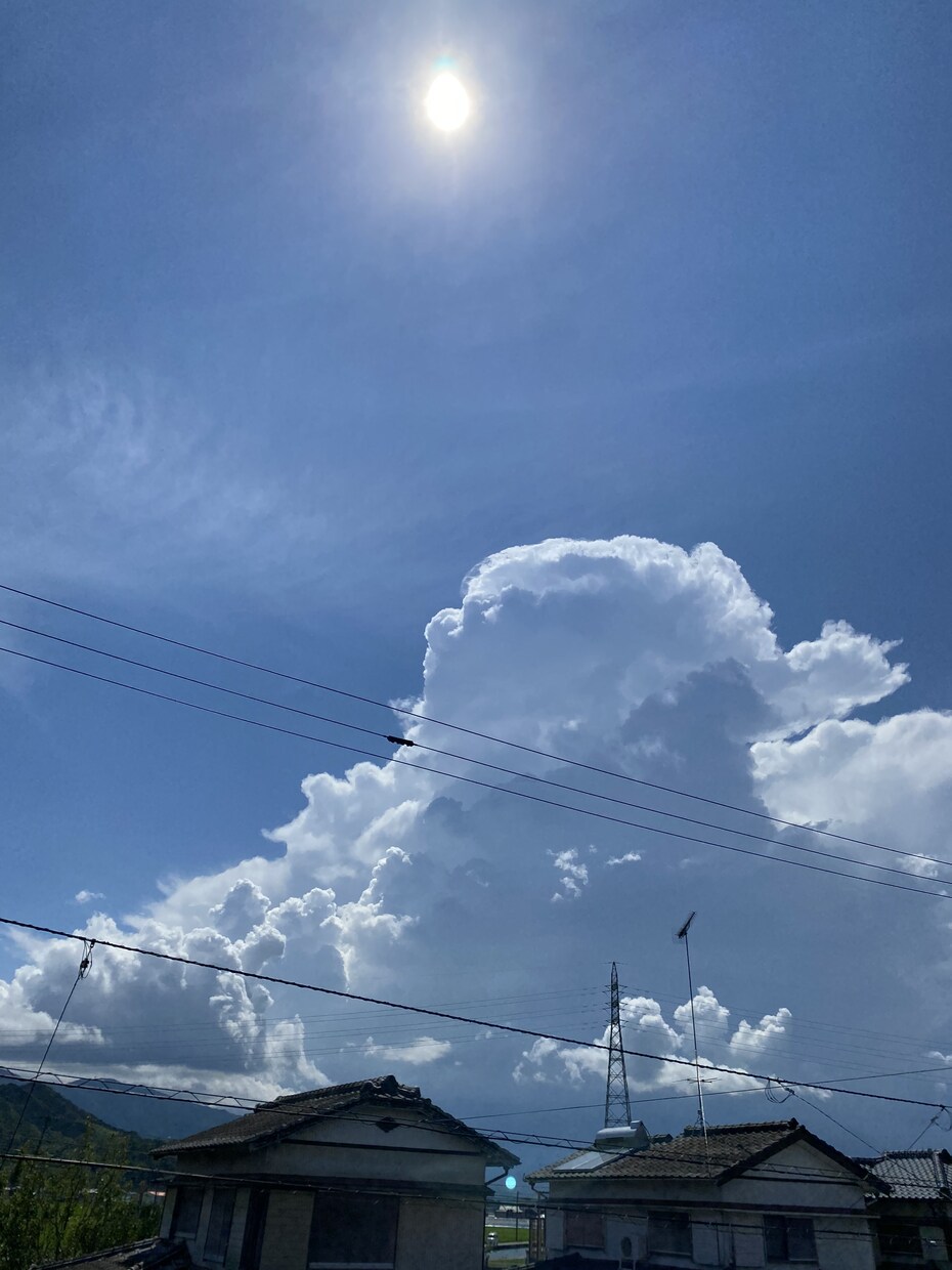 空と雲の写真売ります 雨の日以外の空なら色々有ります。壁紙などにいかがでしょう。 イメージ3