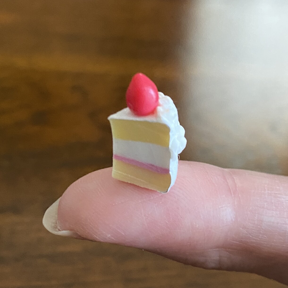 粘土ミニチュアのケーキの作り方教えます 粘土でイチゴのケーキを作りましょう イメージ1