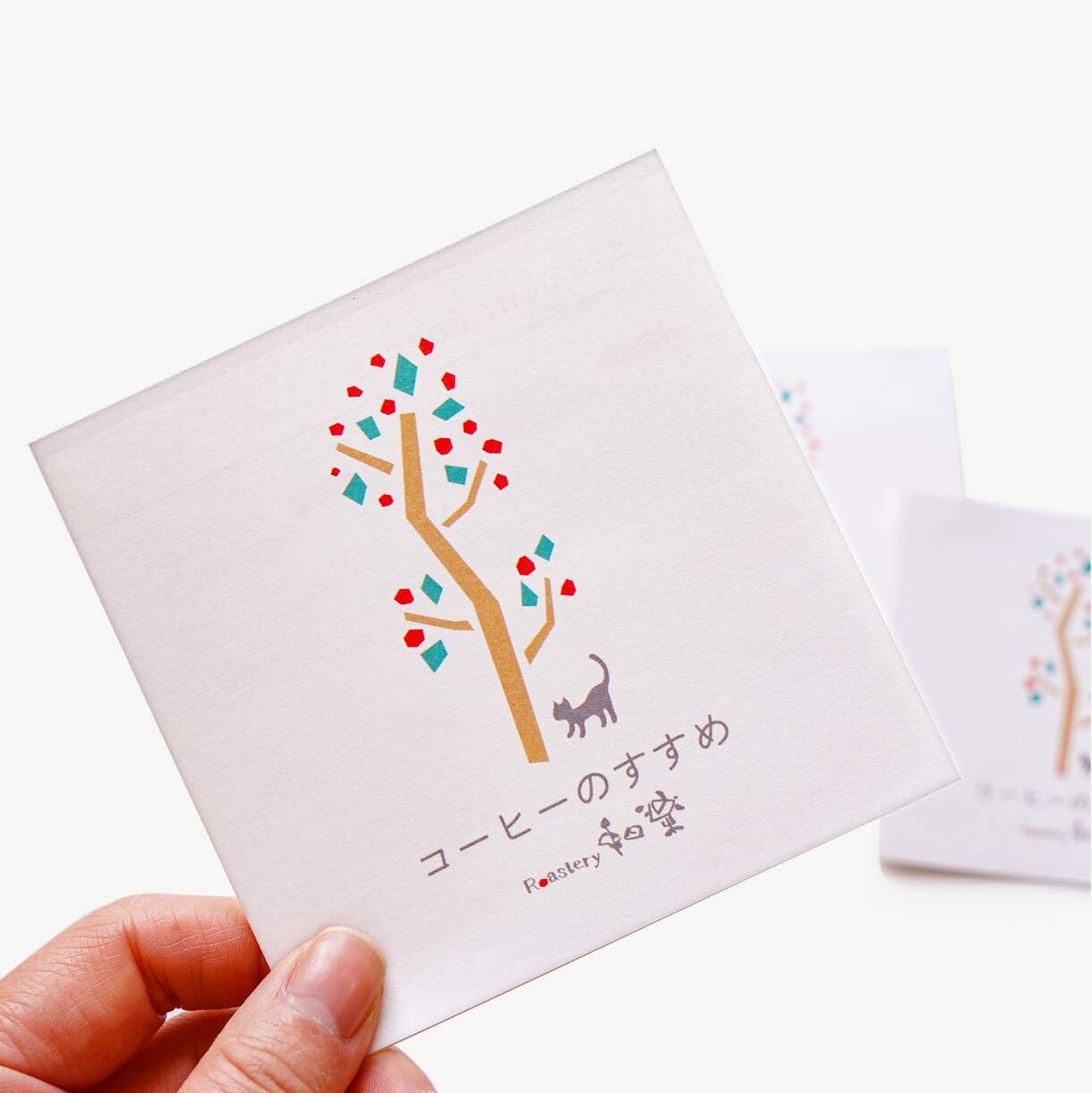 印刷100部納品付！正方形のパンフレット制作します 印刷物付で楽々！デザイン事務所制作だから安心・高品質を保証 イメージ6