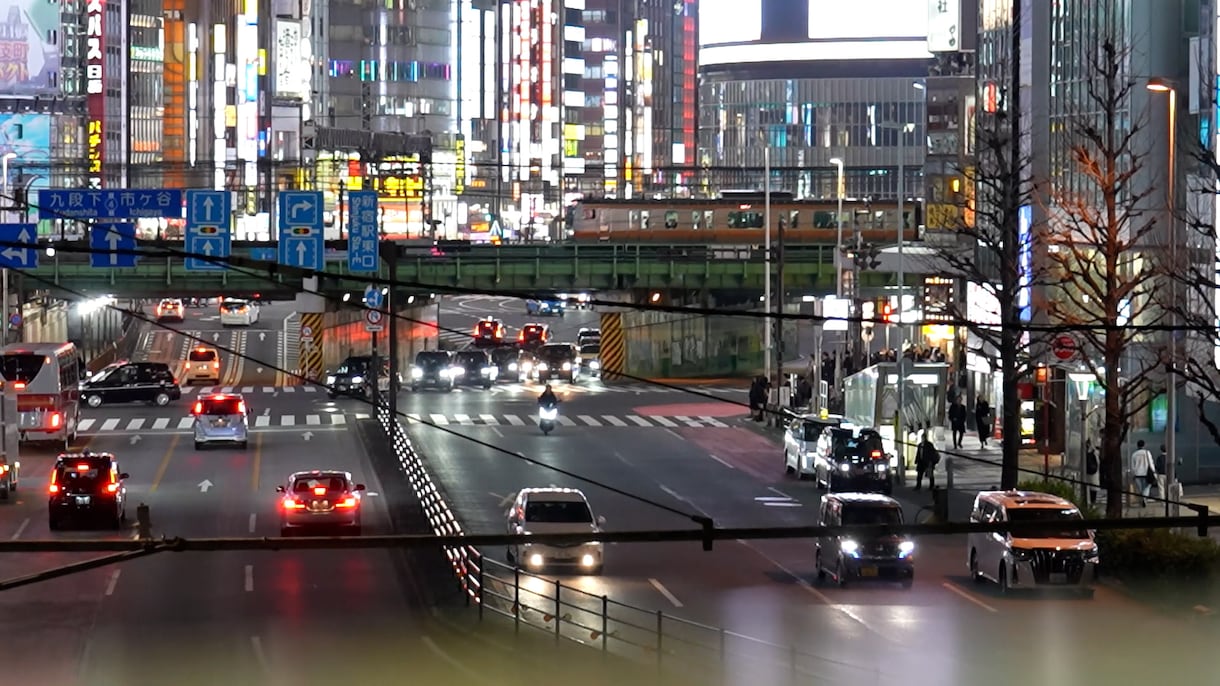 新宿大ガード付近(7素材)での動画素材となります 日常の風景から生まれる、無限のクリエイティブ イメージ5