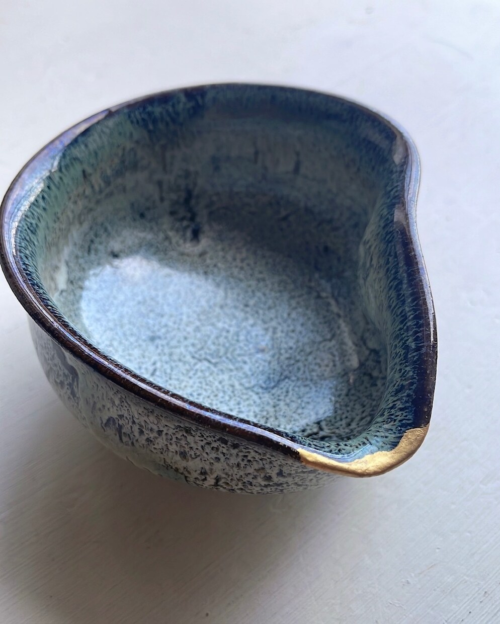 思い出の器を本漆を使用し金継ぎでお直しします 欠けてしまった器を本漆金継ぎでお直しします。 イメージ1