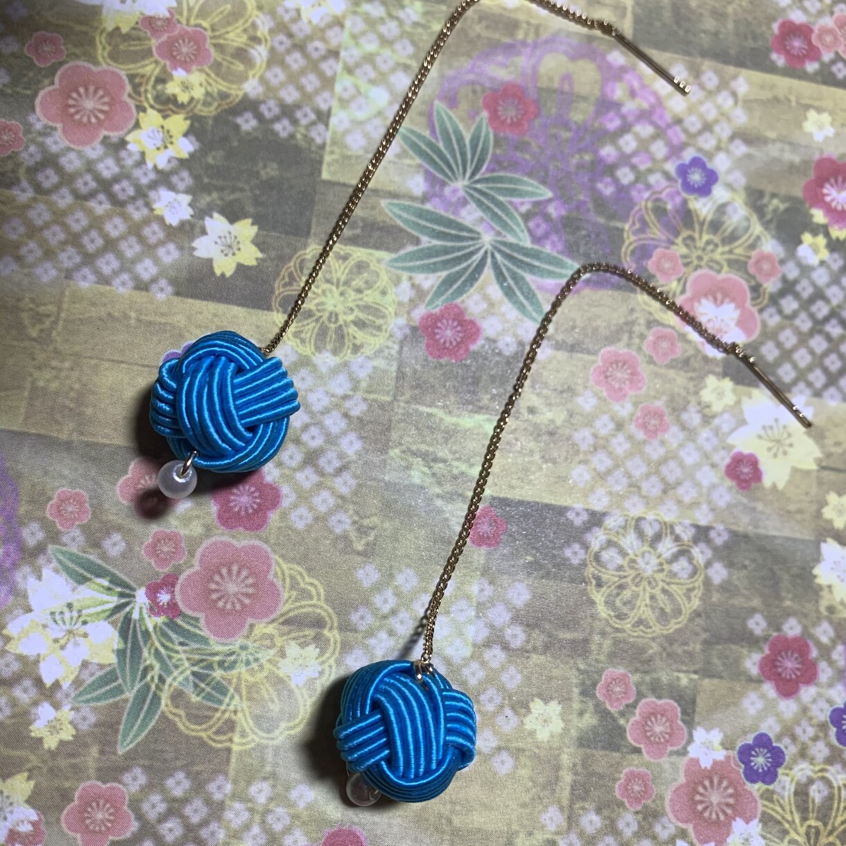 縁起のいい水引ピアスを作ります 水引は縁起の良い物なのでプレゼントなどに良いかなと思います！ イメージ1