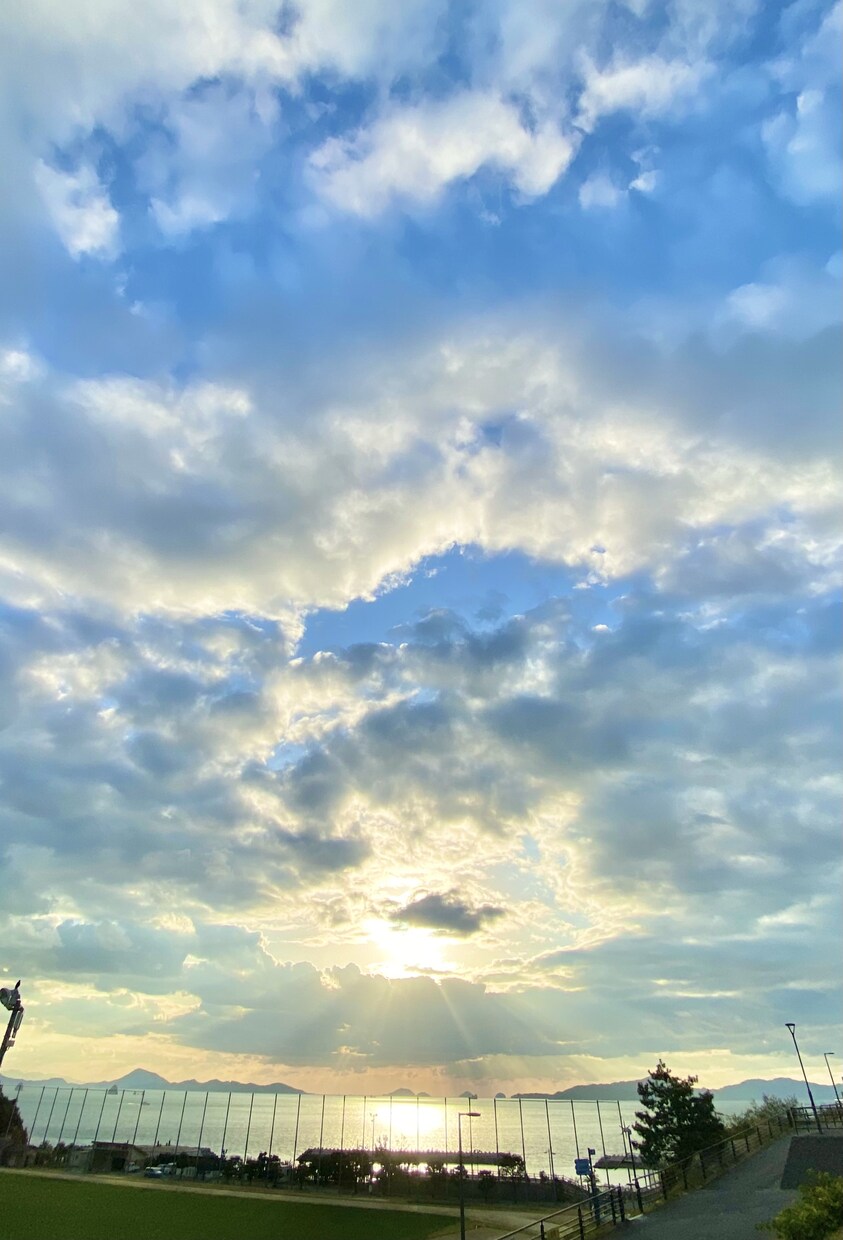 今、誰かきいて、の気持ちに向き合います 児童から大人年齢に関わらず対応。今の気持ちに寄り添います。 イメージ1