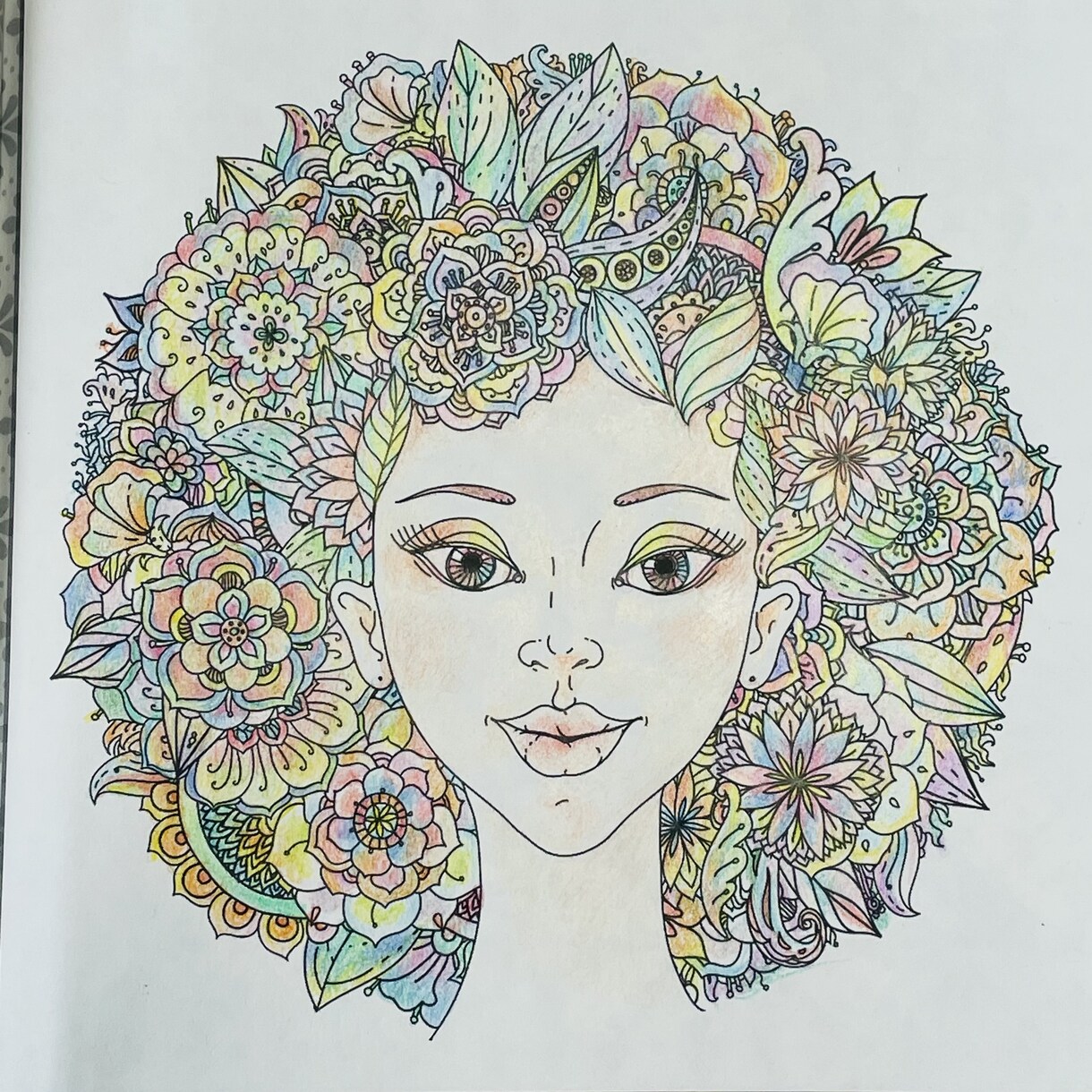 指定の線画に色鉛筆で彩色します 美大卒のアーティストが色塗りします！繊細で優しい色使いです。 イメージ4