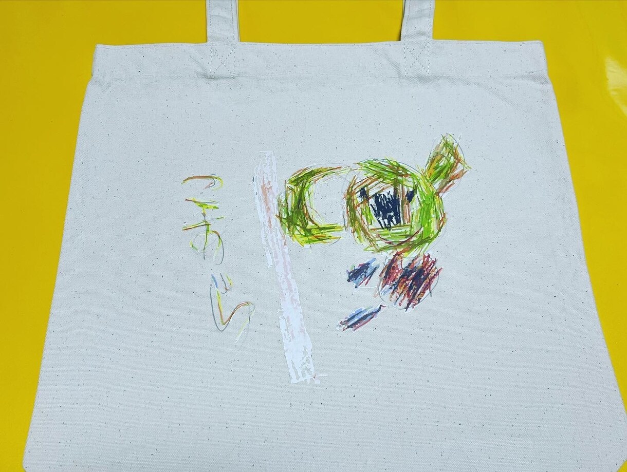 お子様が描いた絵をトートバッグにプリントします お子様の思い出の絵画をオリジナルトートバッグ イメージ3