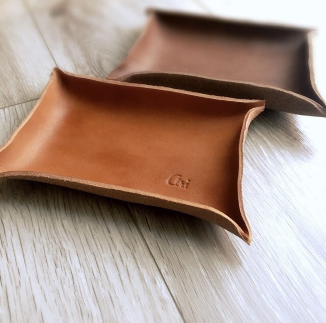 お洒落に名入れ刻印！レザートレイ（S）を作成します デスク周りの小物の整理に！筆記体でお洒落に名入れにします イメージ2