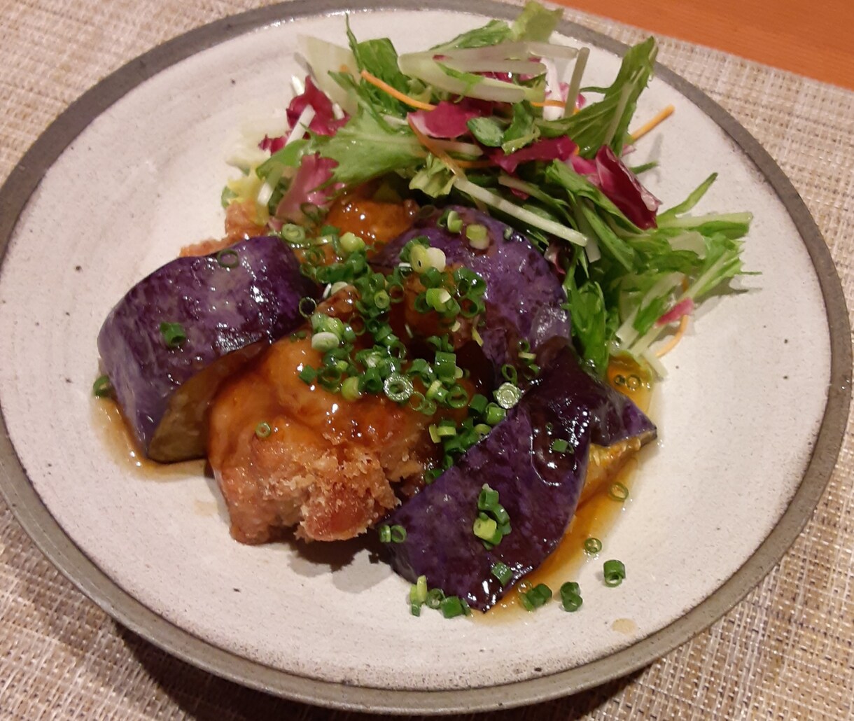鳥と秋なすの甘酢あんかけ教えます ジューシーな鳥の竜田揚げと旬の秋なすの鉄板メニュー伝授します イメージ1