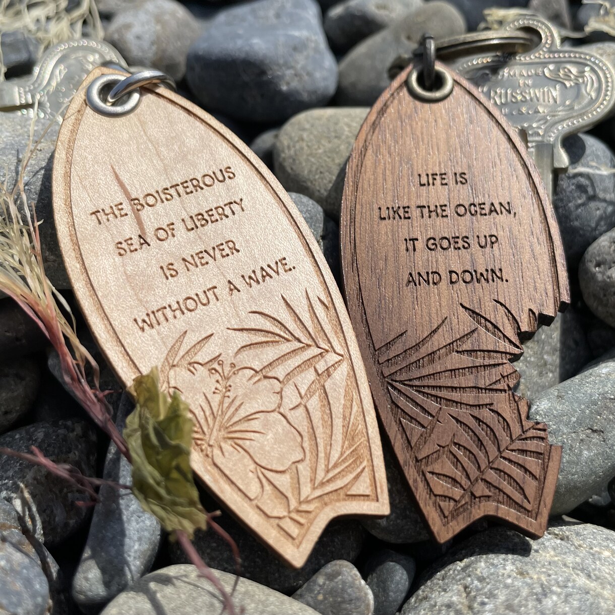 木製★サーフボード型キーホルダーをお作りします 2種類の木材からお選び頂けます☺︎ イメージ1