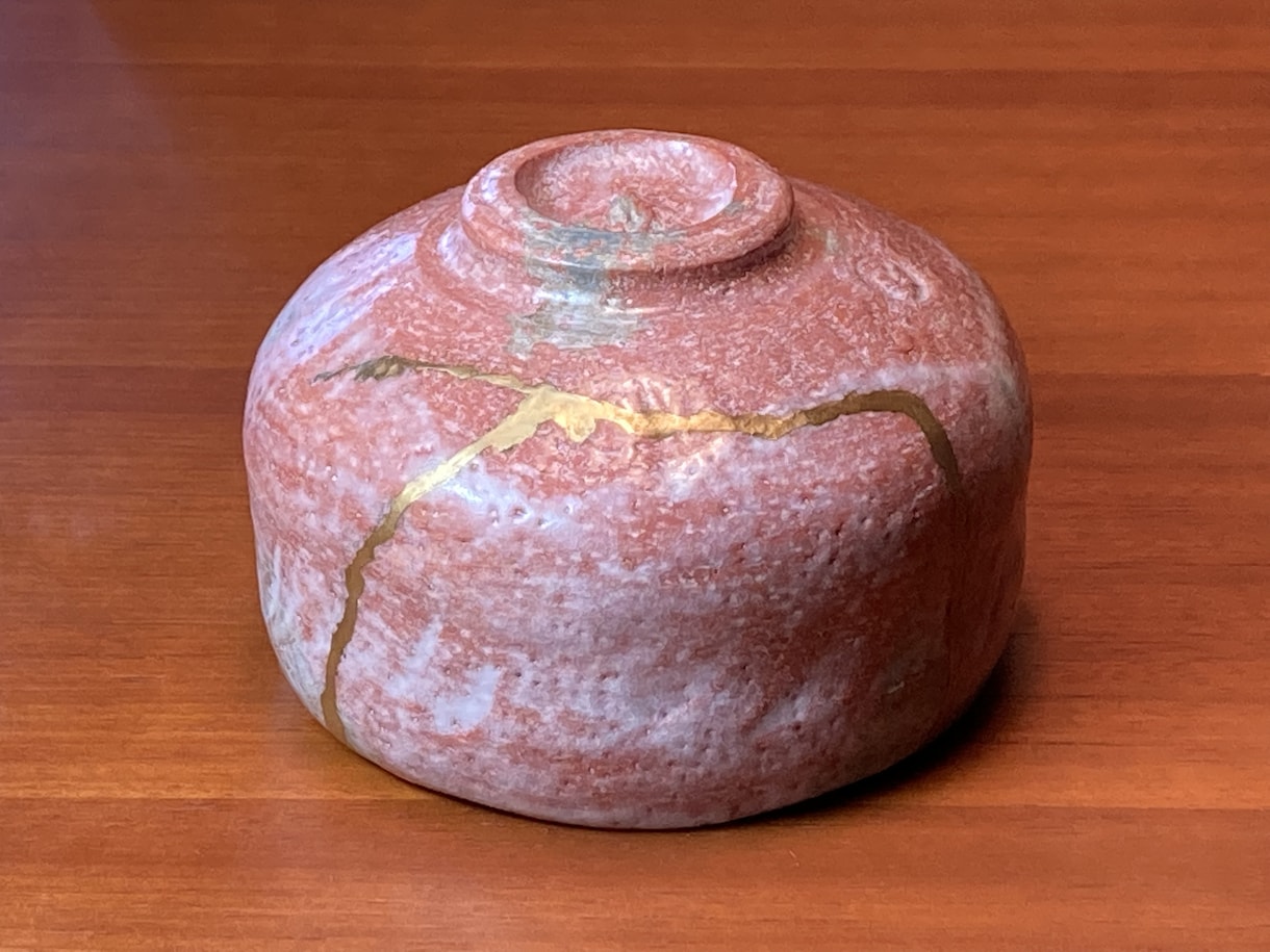 金継ぎで壊れた器の欠け・ヒビ・割れのお直しをします 天然の本漆と金粉・銀粉（丸粉）を使った伝統技法による繕いです イメージ8