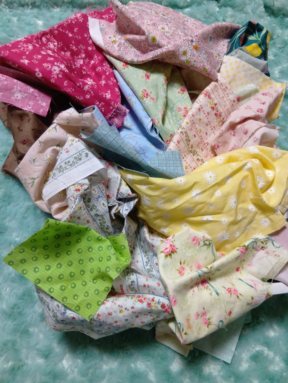 余ったハギレで、パッチワーク作品作ります 中途半端に残ったままのハギレをパッチワーク作品に♪ イメージ1