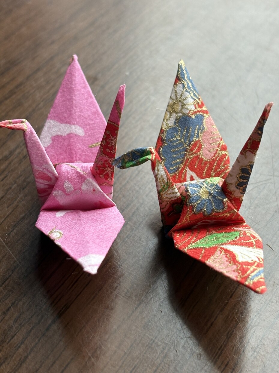 一羽一羽丁寧に折り鶴をお作りします 想いを込めた折り鶴を用途に合わせて心を込めて制作いたします。 イメージ2