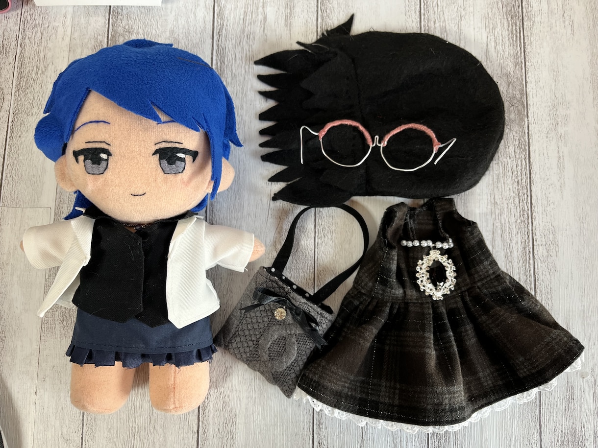 あなたの愛用しているお人形のお洋服お作りします 思い出の布で。あなたとお揃いの布で。世界でたった一つの。 イメージ4