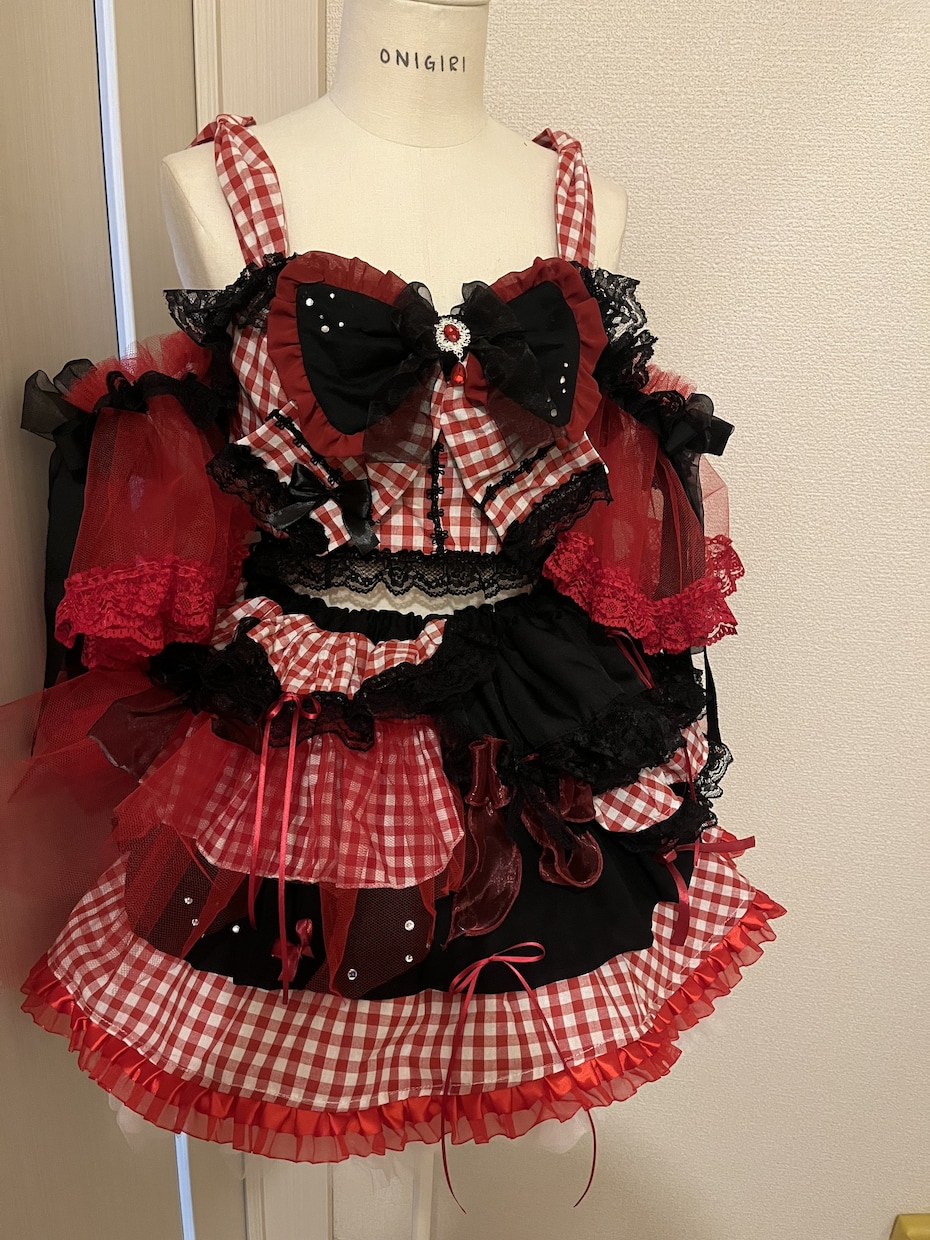 アイドル衣装、コスプレ衣装のリメイクできます お手元の衣装やお洋服から、価格を抑えて可愛く衣装を作ります。 イメージ2