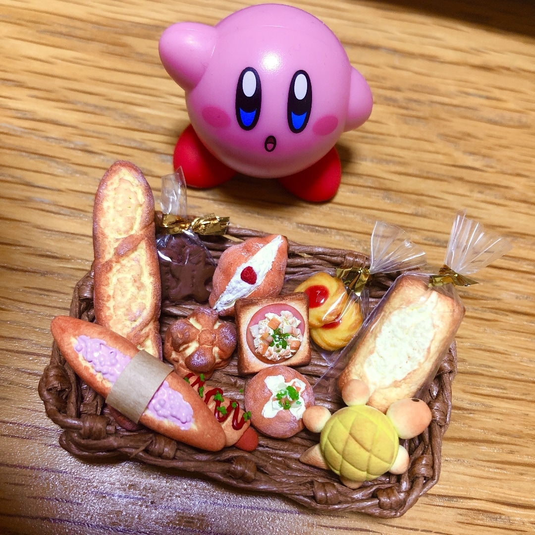 粘土のミニチュアパンを作ります 粘土でミニチュアパンやクッキーなどを製作しております！ イメージ3