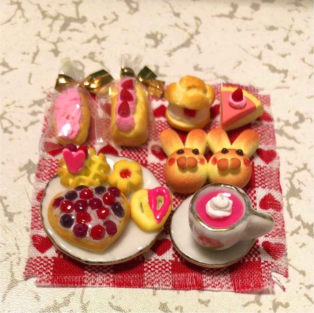 粘土のミニチュアパンを作ります 粘土でミニチュアパンやクッキーなどを製作しております！ イメージ4