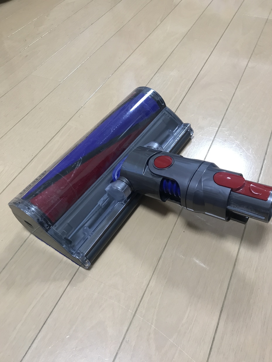 ダイソン本体とヘッドの清掃を致します ダイソンの排気臭が気になる方は是非試して下さい。 イメージ4