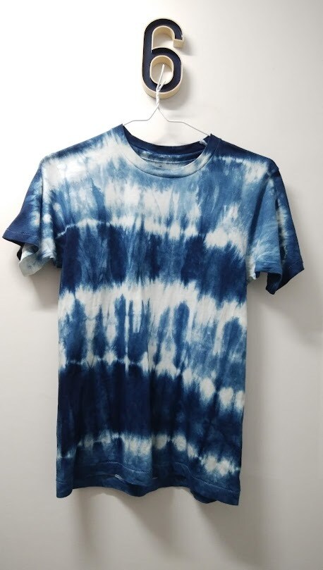 Ｔシャツ、スニーカーを藍染めカスタムします 藍染で新しい魅力と新しいスタイルを発見 イメージ3