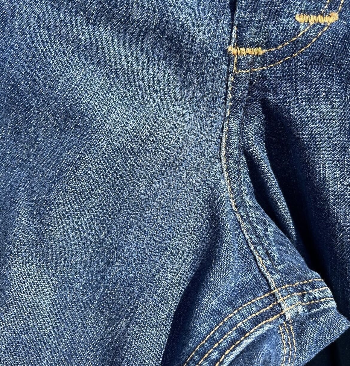 デニムのお直しいたします 雰囲気を活かすリペアを心がけてています。 イメージ4