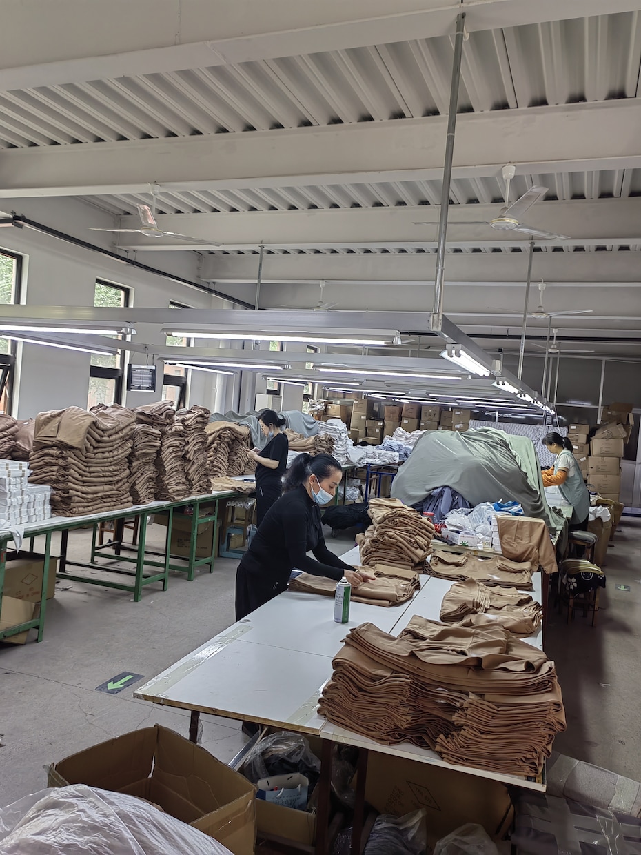 中国での衣料製造・調達・物流支援ます 20年以上の経験を持つ専門工場 小ロット対応可能、品質保証 イメージ1