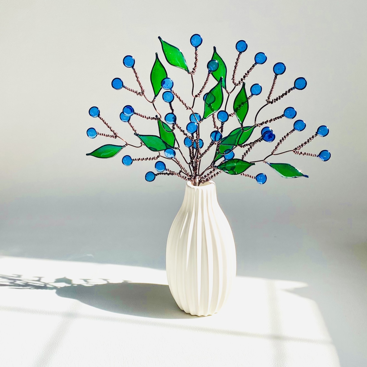 色鮮やかなブルーのかすみ草のスワッグを作ります お部屋に彩りを加えるアレンジフラワー イメージ4