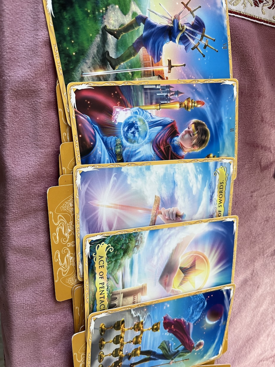 占い師が3ヶ月コンサルします 月に1回占いmtgとヒーリングをして、運気を整えます。 イメージ2