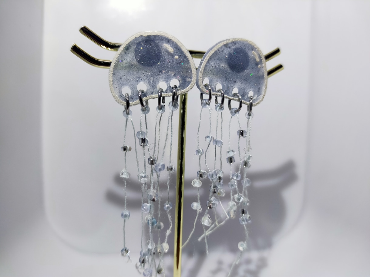 クラゲのオリジナルピアス作ります クラゲのイヤリングやピアス、お好きなお色でカスタマイズ♪ イメージ1