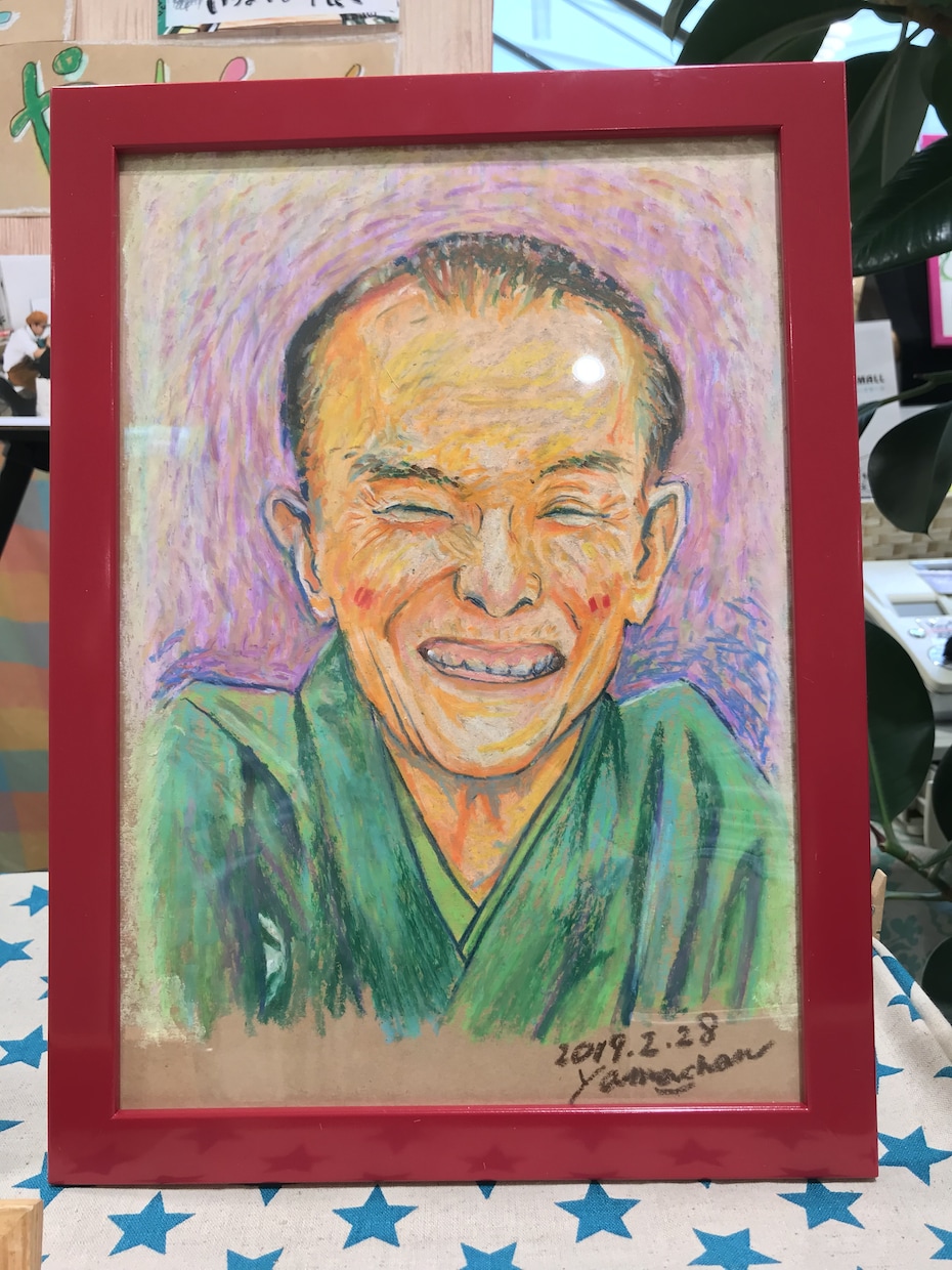 家を彩るアートを提案致します クレパスの温もりを活かして笑顔の似顔絵をお描きます。 イメージ3