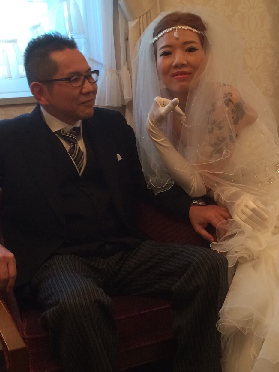 結婚式でも使える髪飾り作ります 花の髪飾りやビーズの豪華なネックレスなど作成します。 イメージ3