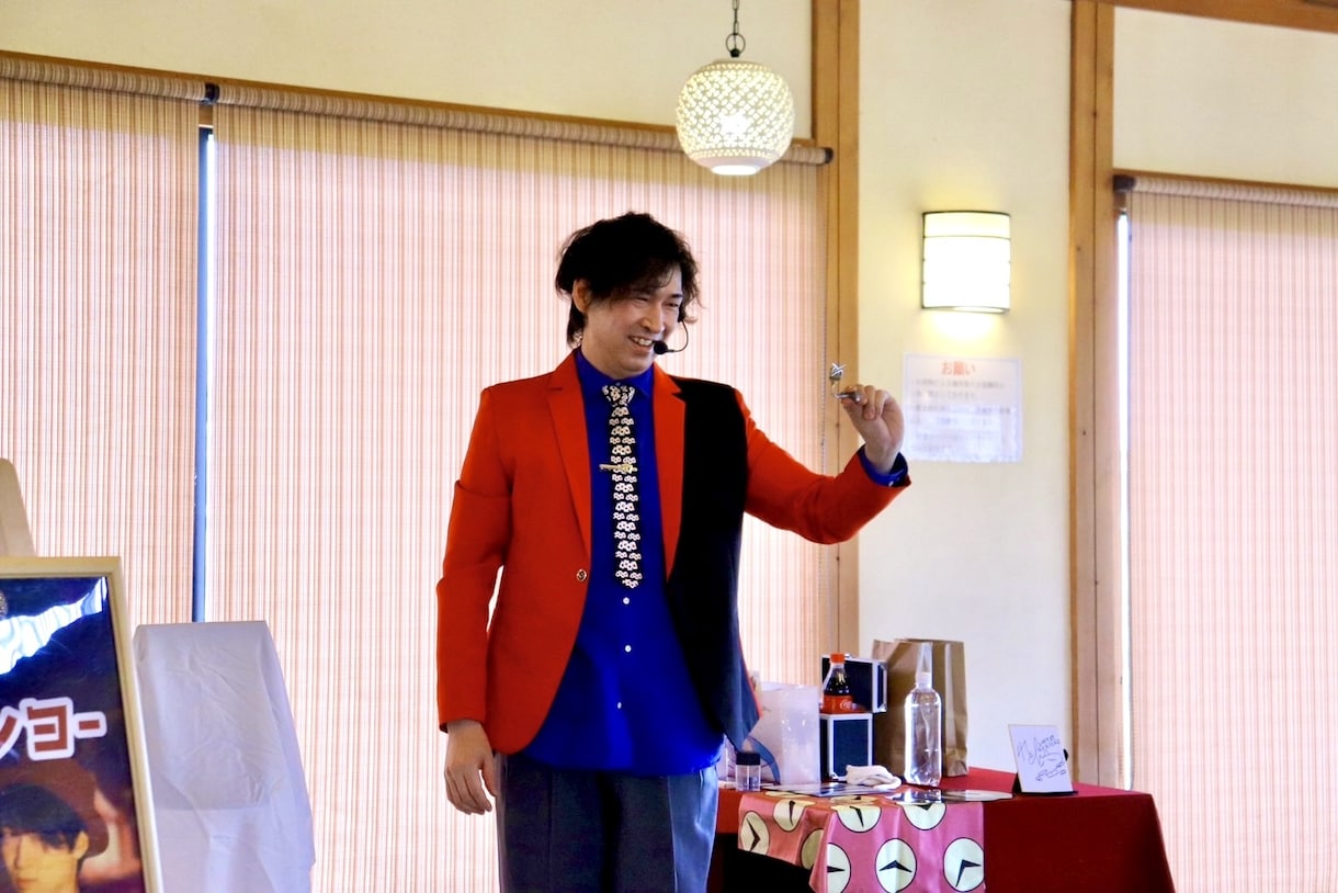 コミカルステージマジックで笑いと驚きをお届けします オリジナル演出のステージマジックで  笑いと驚きを届けます！ イメージ1