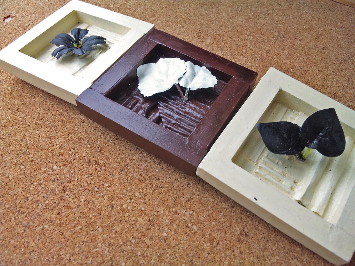 送料込:造花や段ボールのコラージュパネル作ります インパクトのある一点もののアートパネルはいかがですか? イメージ4