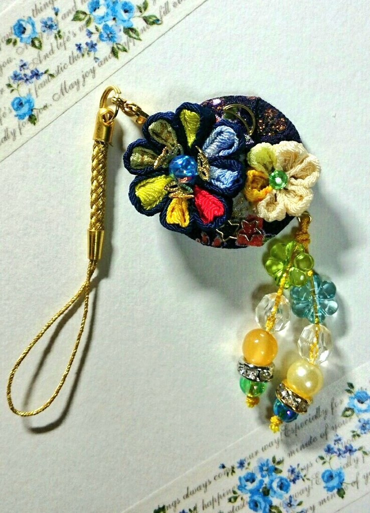 つまみ細工の小物やアクセサリー作ります 和物で可愛い花がお好きなあなたにぴったり！ イメージ4