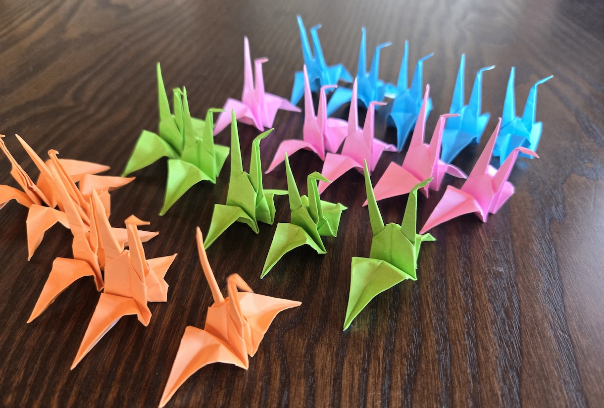 鶴を折ります 手作りの鶴ですオーダーメイドで作成させていただきます イメージ5