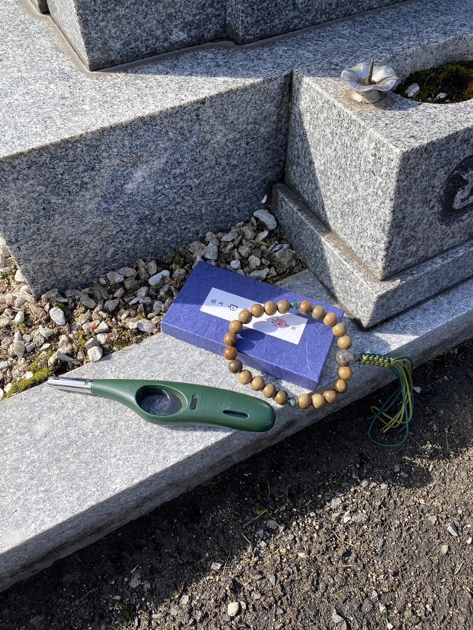 お墓の専門業者です。お墓の清掃お参り代行いたします 仏花・線香・ゴミ捨て。コミコミ価格でまごころ込めたサービス イメージ1