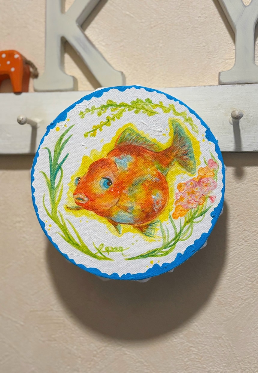 お部屋に飾りやすいギフト用のイラスト描きます 人物や人物の似顔絵、ギフト用、手のひらサイズのイラスト イメージ4