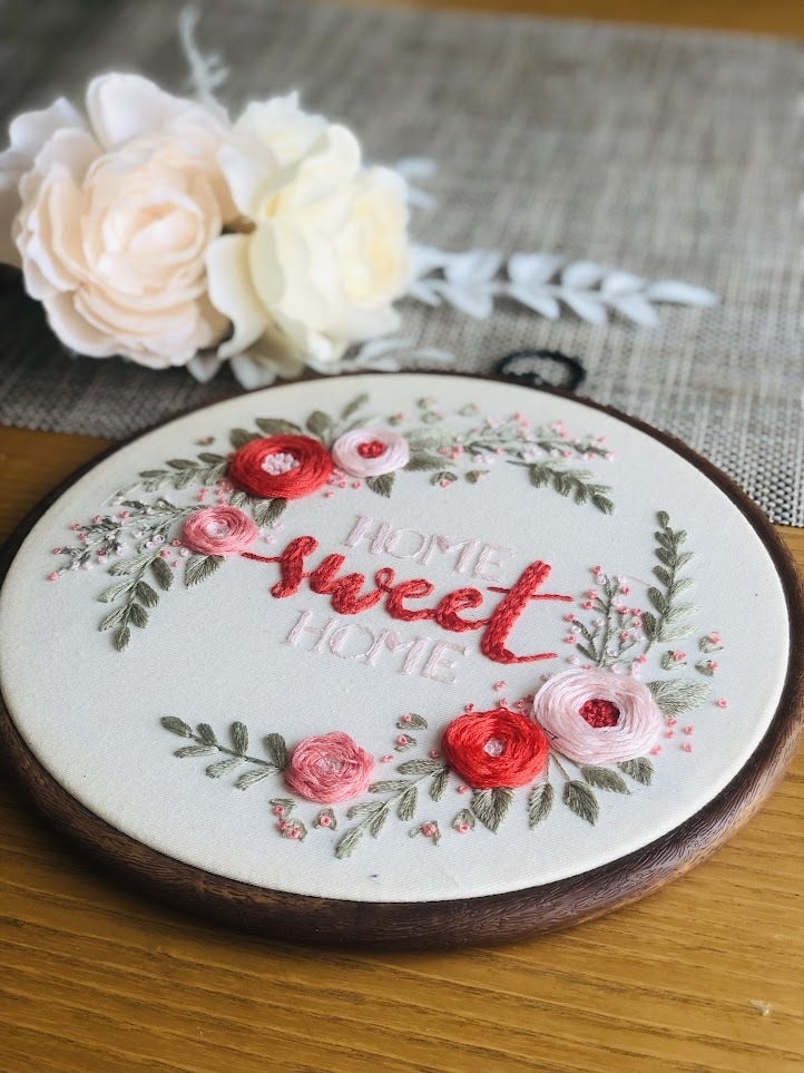 手刺繍 - 「Home Sweet Home」ます 手作りの刺繍で、あなたの空間を優雅に演出しましょう！ イメージ3