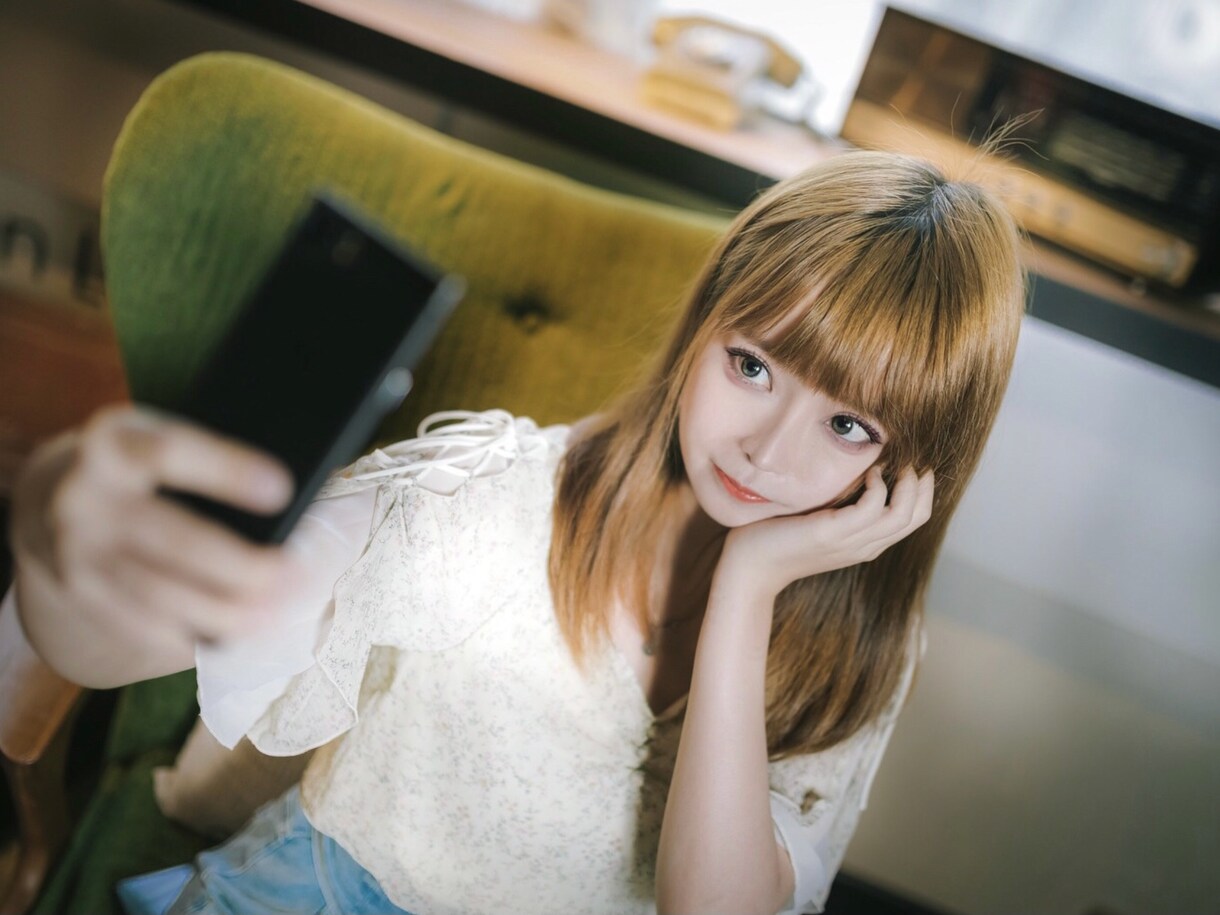 SNS映えする最近流行りの顔にレタッチいたします 自撮り/コスプレ/宣材写真などレタッチをいたします。 イメージ4