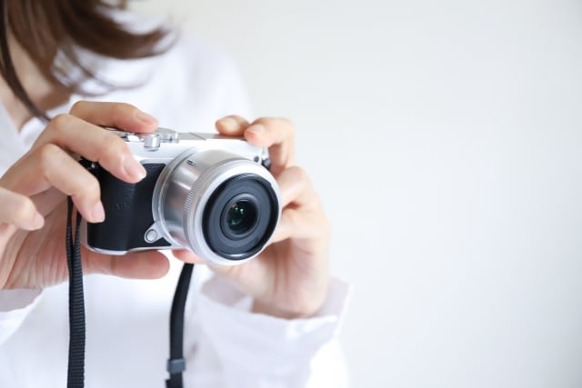 写真初心者「暗い・ブレる」やさしくアドバイスします カメラで写真を撮っていておかしいな。大丈夫です。対応します。 イメージ1