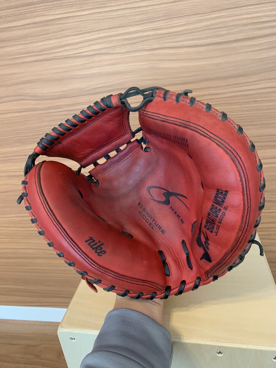 グローブやミットの型付けをします 野球歴15年。主にミットを得意とします。 イメージ3