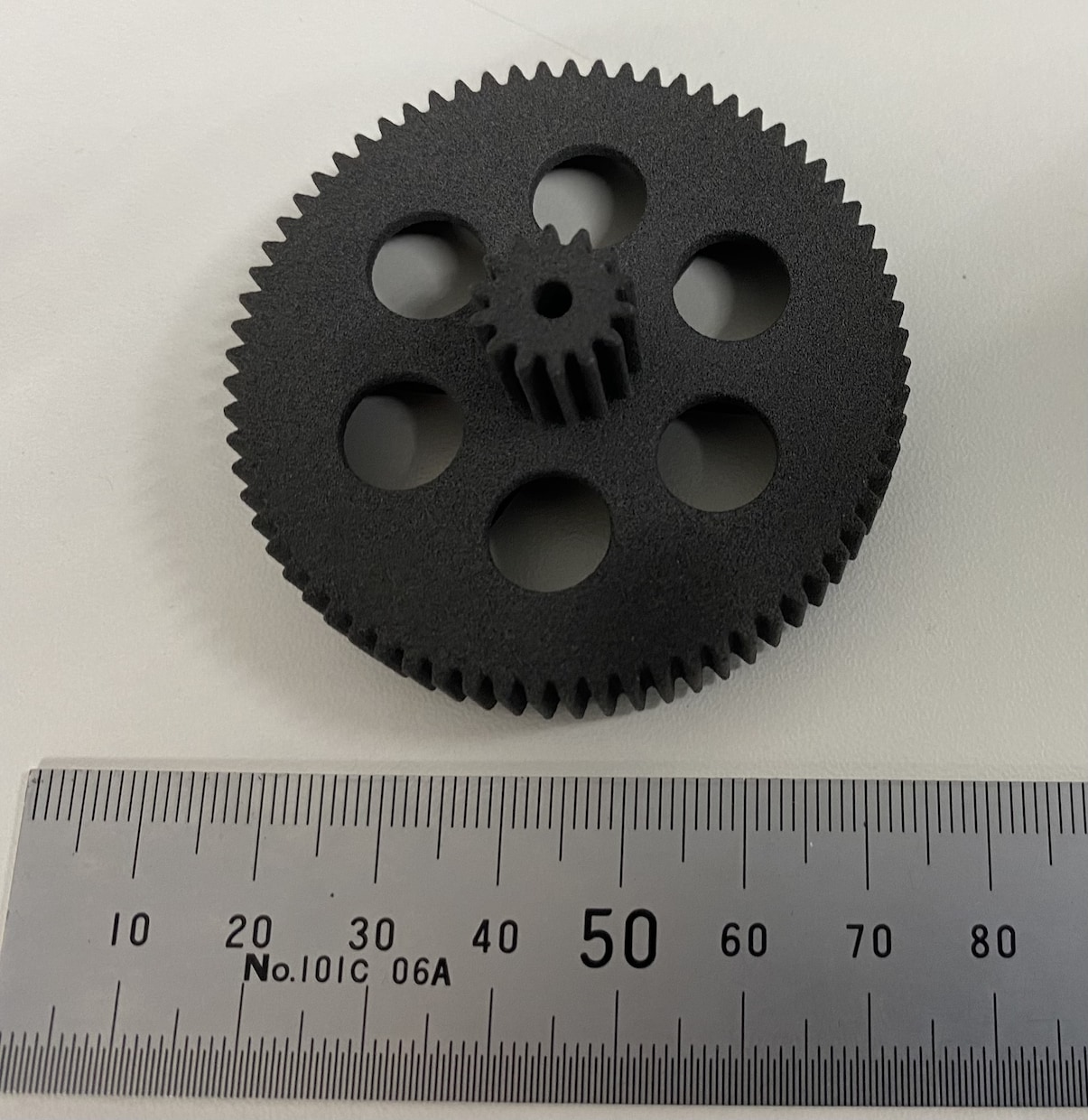 ナイロン12 SLS造形方式プリンタで出力します 高強度樹脂ナイロン12で3Dデータを安価で出力します。 イメージ3