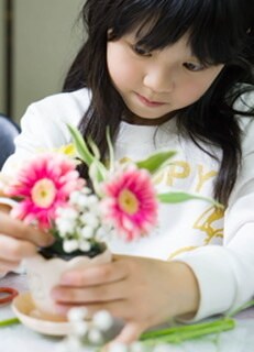 お子さまと一緒に楽しめるお花アレンジを教えます ＊お子さまと一緒に楽しめる簡単なフラワーアレンジ！ イメージ1