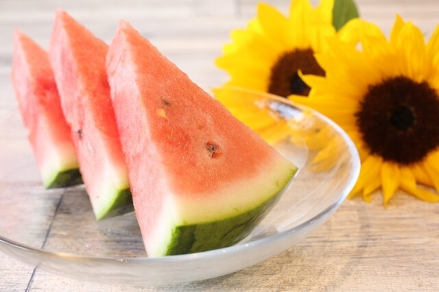 スイカをタネなしにする切り方、教えます ★ タネありスイカは食べにくいと感じている方へ イメージ1