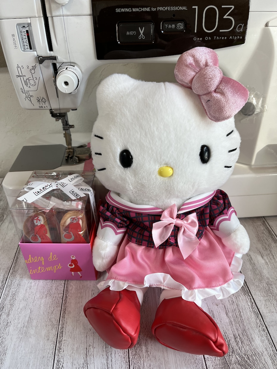 あなたの愛用しているお人形のお洋服お作りします 思い出の布で。あなたとお揃いの布で。世界でたった一つの。 イメージ7