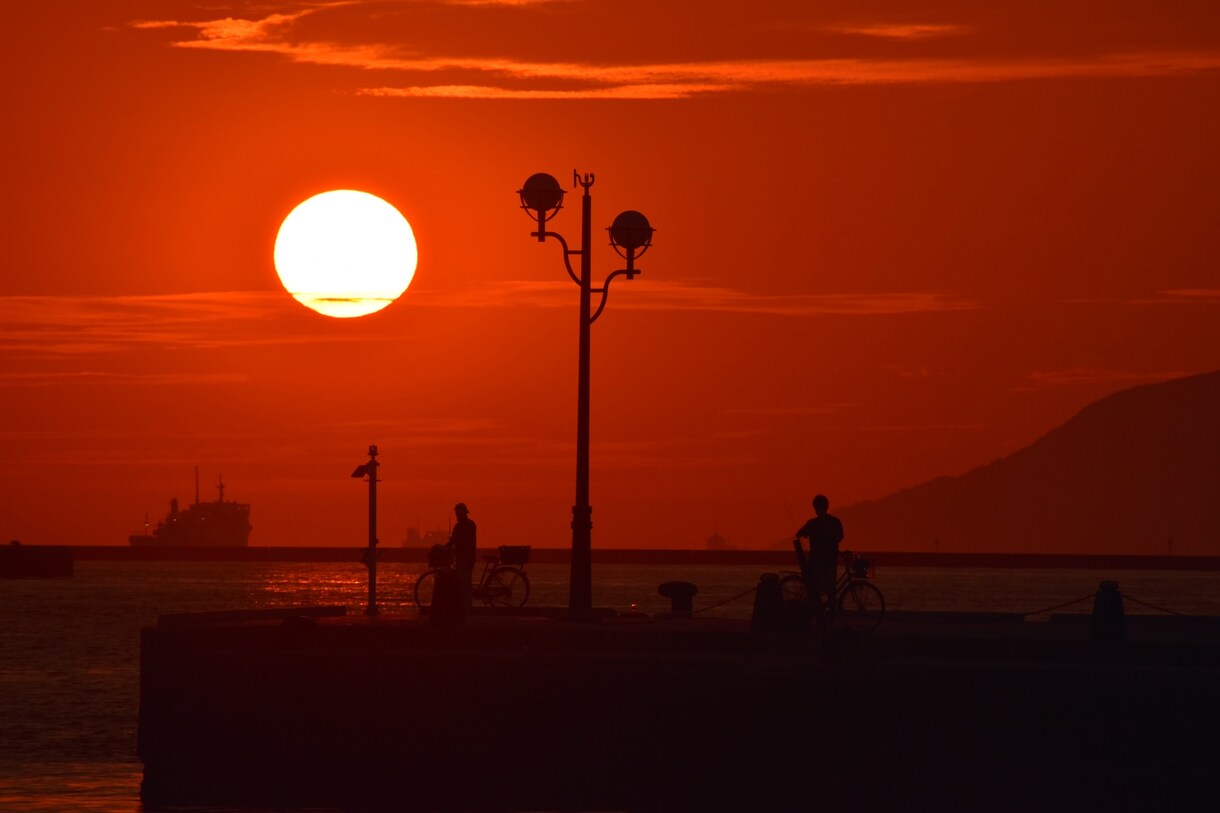 夕日の写真、ご提供します 一眼レフで撮影した真っ赤な写真をお届け! イメージ1
