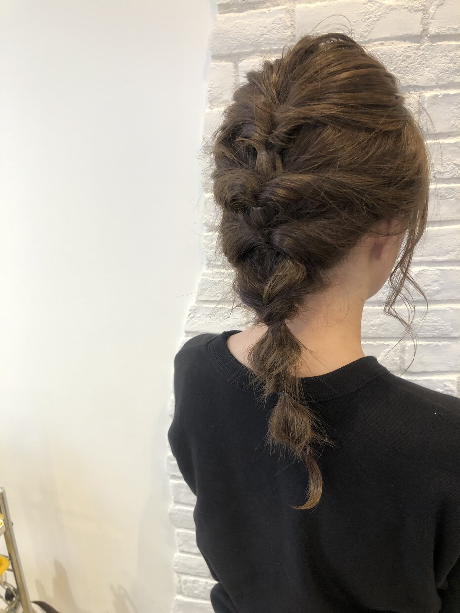 お出かけ前の簡単ヘアアレンジ教えます 大切な日により可愛いくセルフアレンジができる方法を伝えます イメージ1