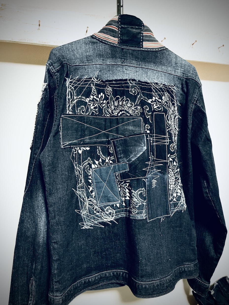デニムジャケットをリメイクします 汚れたり飽きてしまったデニムジャケットをリメイク再生します。 イメージ10