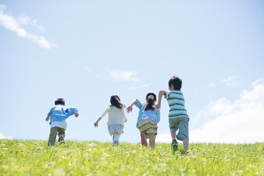 お子様の不登校に悩んでいる方、相談に乗ります 苦しみの原因、根っこの部分を探って解きほぐしていきましょう。 イメージ1