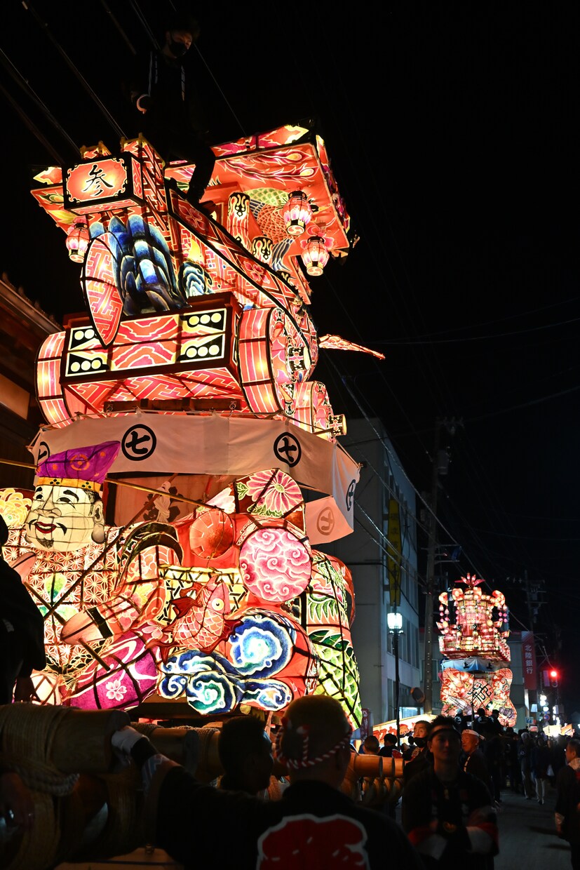 南砺市福野夜高祭大行燈の写真を提供します ワクワクが止まらない！福野夜高祭（宵祭り） イメージ1