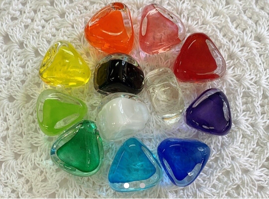 あなたの今の気持ちをカラーが教えてくれます カラーストーンを置くだけで気持ちがわかるカラーセラピー イメージ1