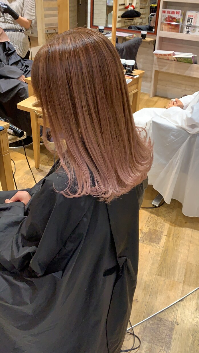 似合うヘアカラーのアドバイスやヘアケア相談乗ります 1人1人に合うカラーやヘアケアのご相談にお応えします。 イメージ4