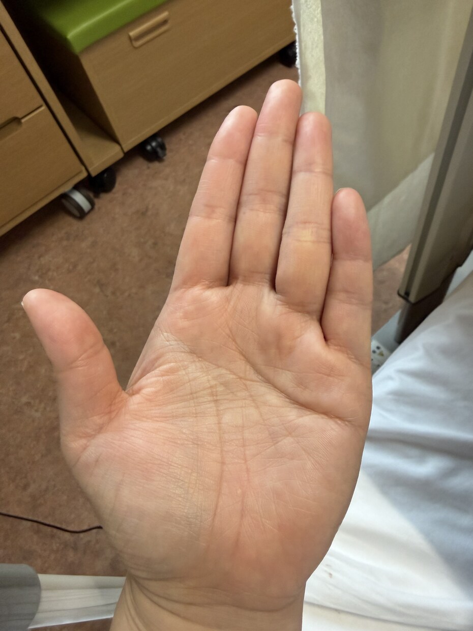 あなたの手相をプロ目線で丁寧に鑑定します 手のひらの写真から、線を丁寧に確認し鑑定いたします。 イメージ2